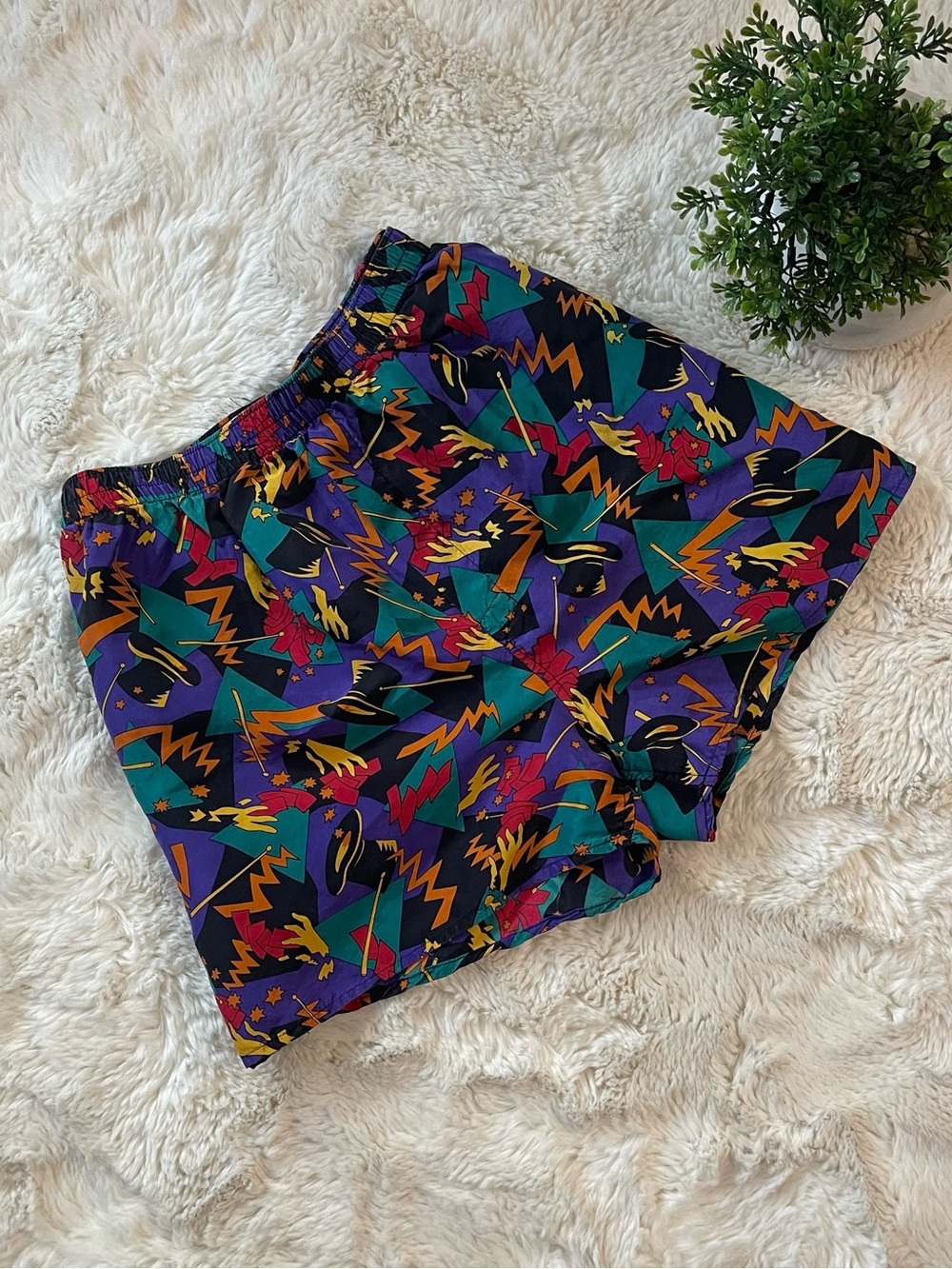 VTG 1993 The Beatles Magical Mystery Tour 100% Silk Graphic Shorts L